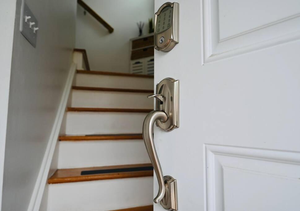 Bright & Cozy 2Nd Floor Apartment Close To Nyc Bloomfield Exterior photo