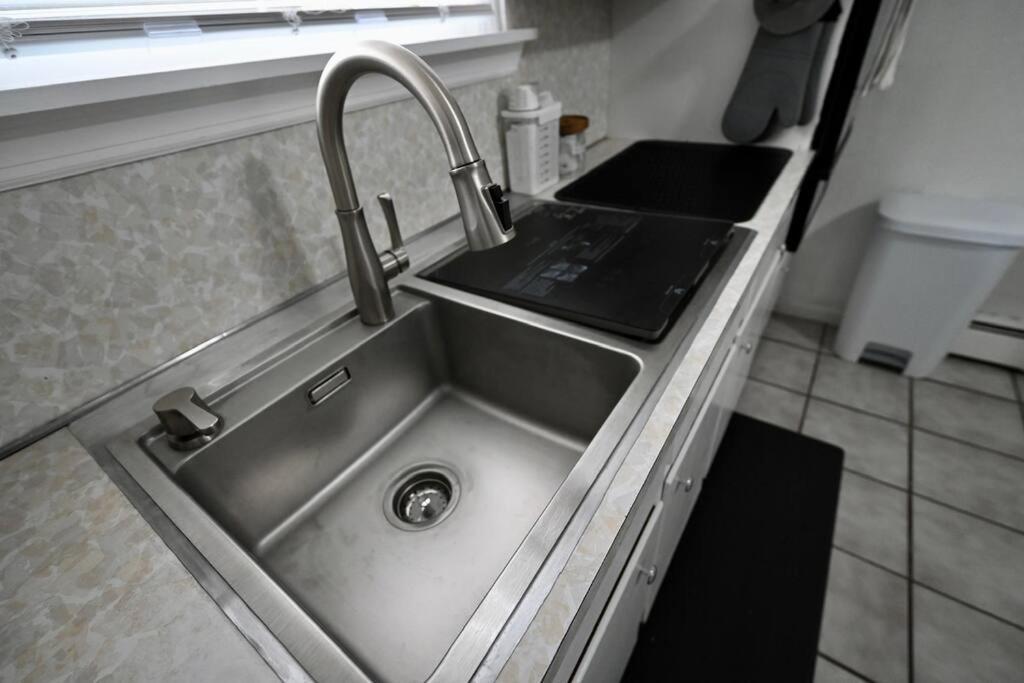 Bright & Cozy 2Nd Floor Apartment Close To Nyc Bloomfield Exterior photo