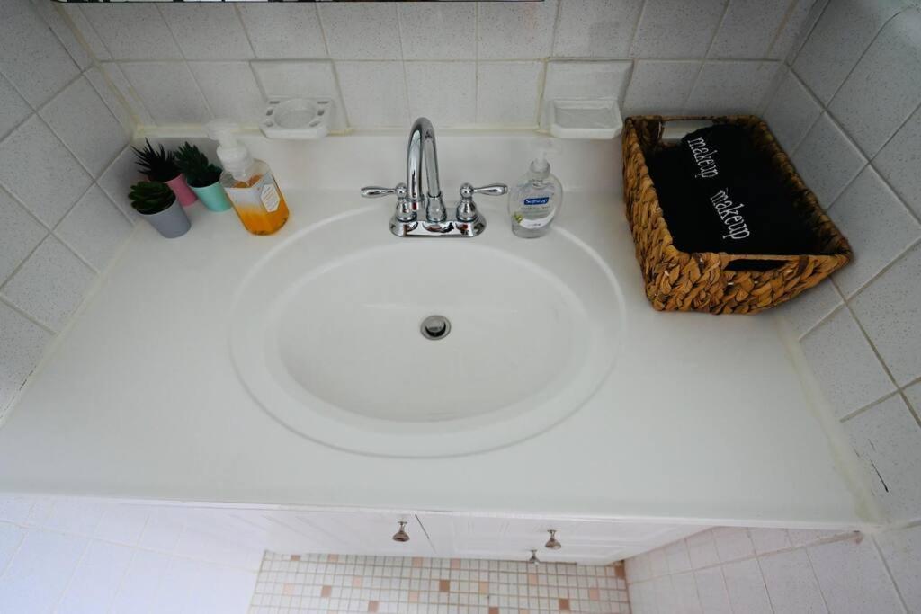 Bright & Cozy 2Nd Floor Apartment Close To Nyc Bloomfield Exterior photo