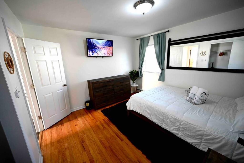 Bright & Cozy 2Nd Floor Apartment Close To Nyc Bloomfield Exterior photo