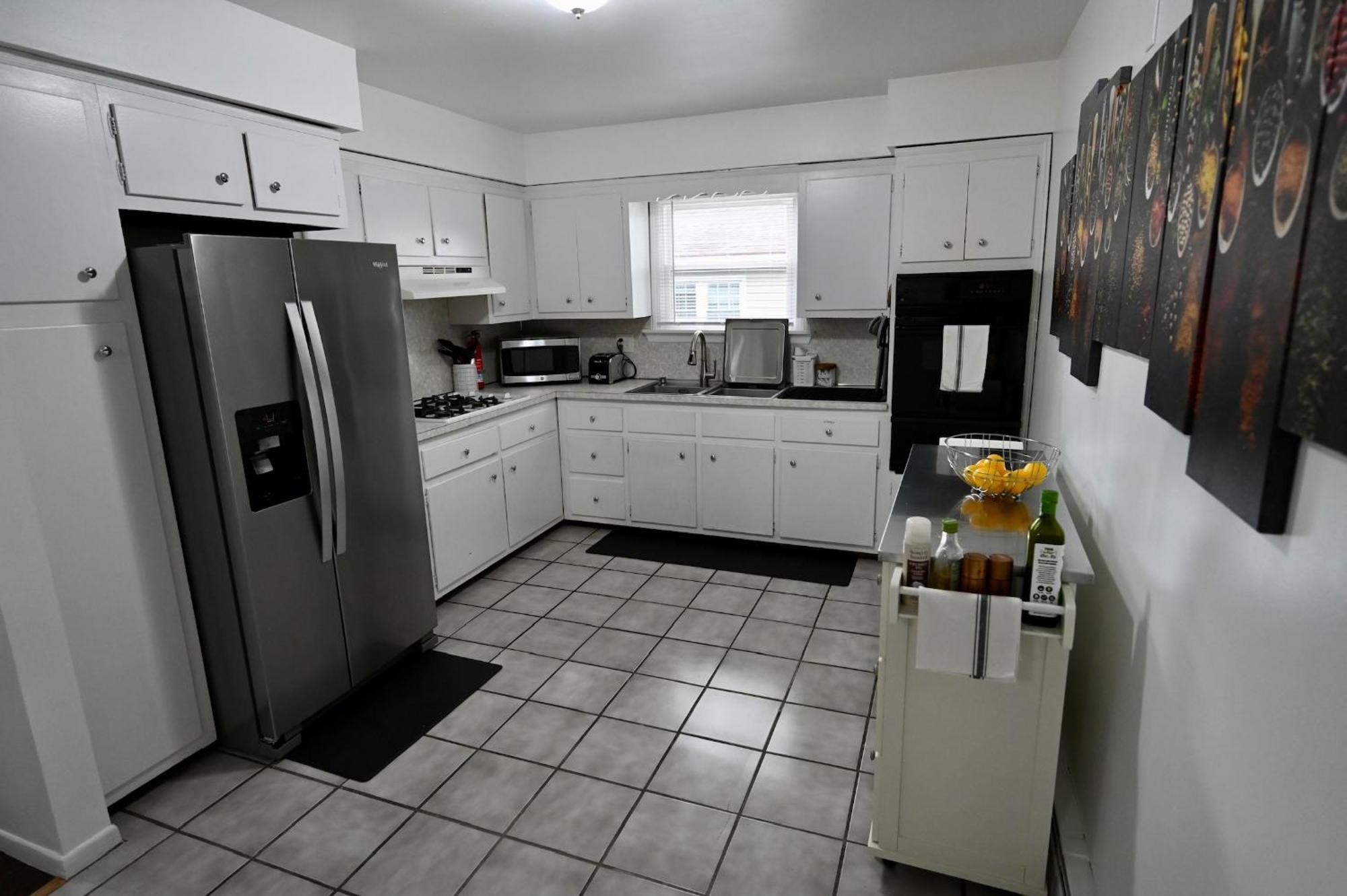 Bright & Cozy 2Nd Floor Apartment Close To Nyc Bloomfield Exterior photo